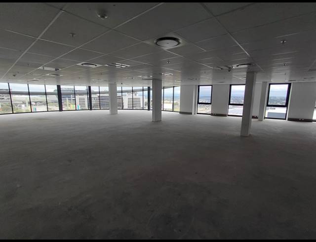 581M² OFFICE TO LET IN VORNA VALLEY